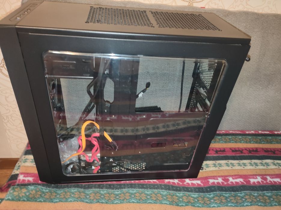 Продается корпус  FRACTAL черного цвета а отличном состоянии