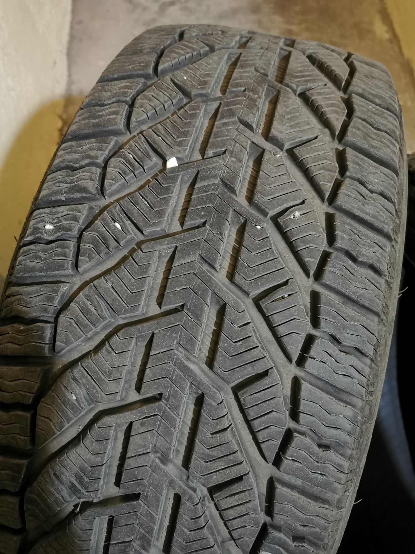 2 бр. Зимни гуми КОРМОРАН 225/40хR18, нови