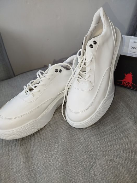 Чисто нови бели маратонки 43