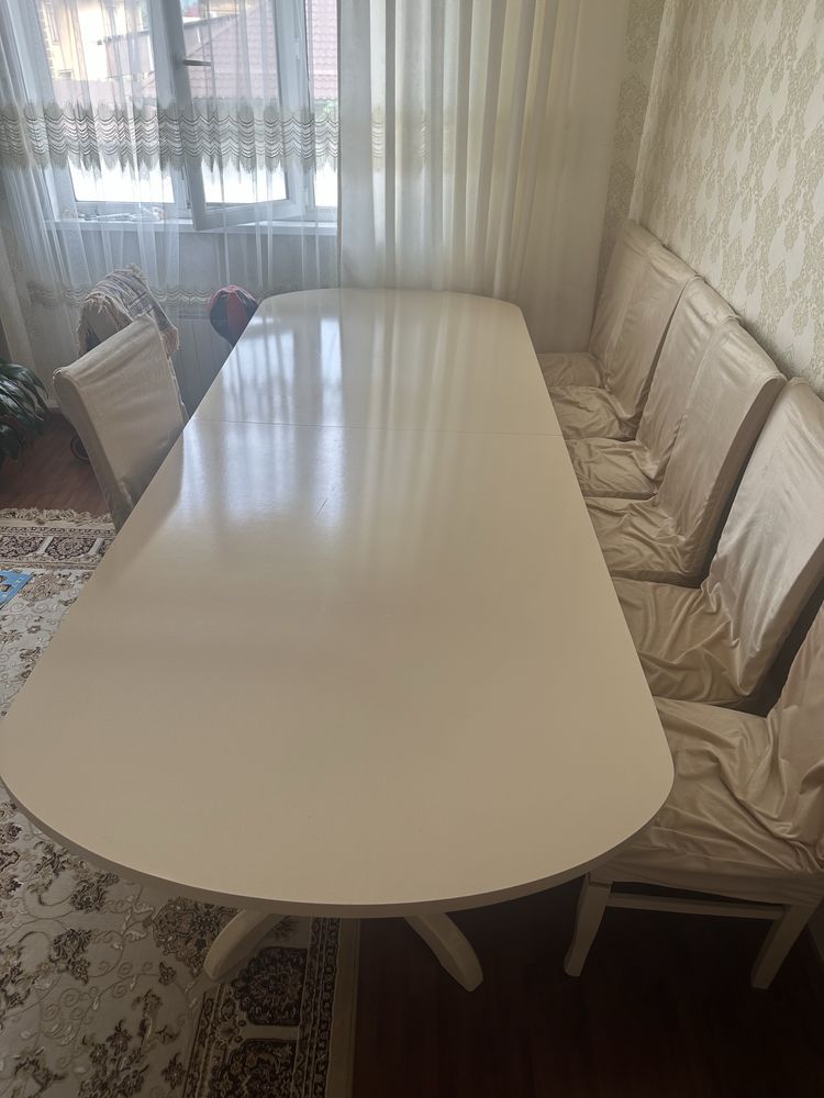 Стол со стульями
