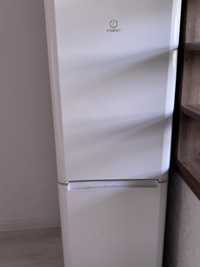 Продам холодильник Индезит 20.000