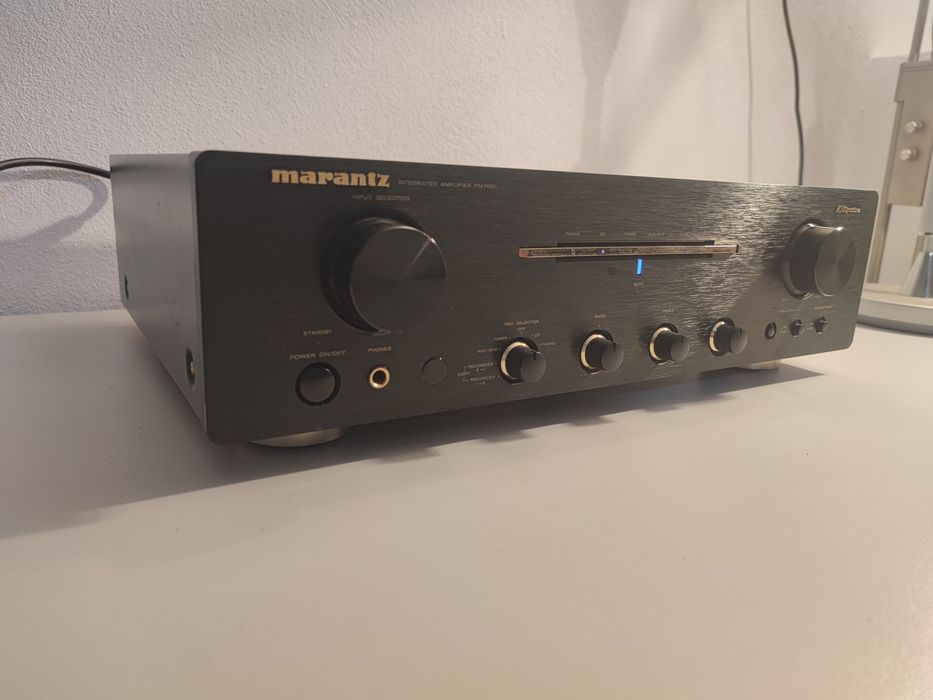 Amplificator Marantz PM 7001 statie