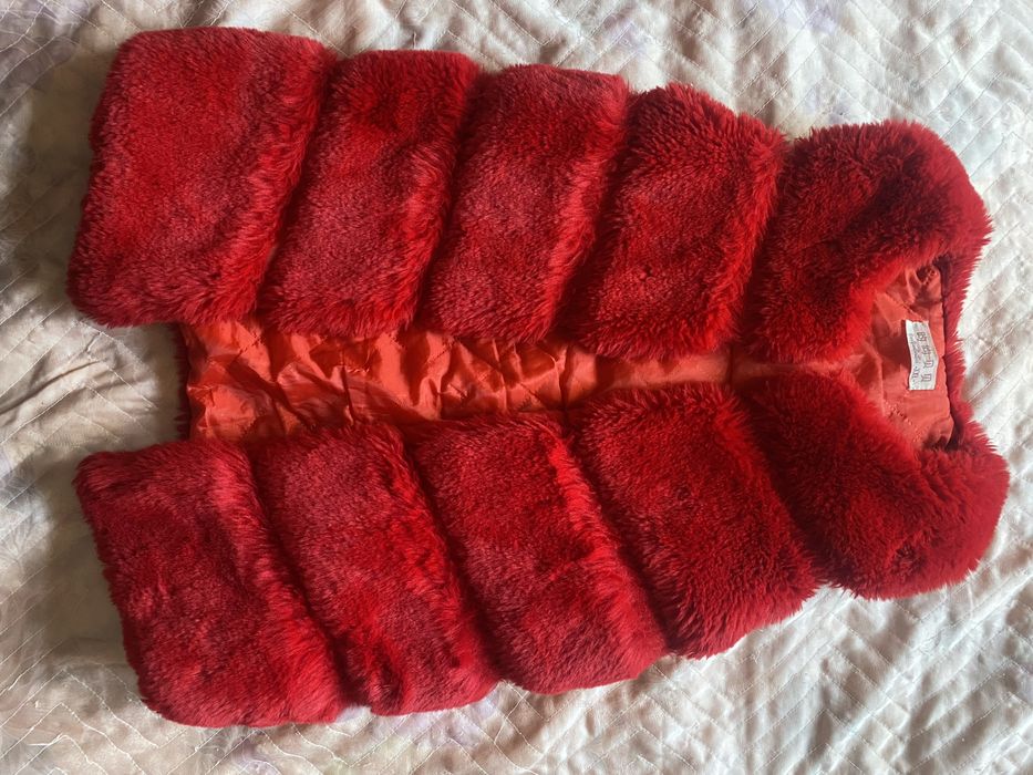 Пухкав червен елек