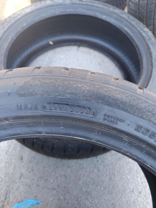 235/45/19 2броя Falken Гумите са в перфектно състояние,неразличими от