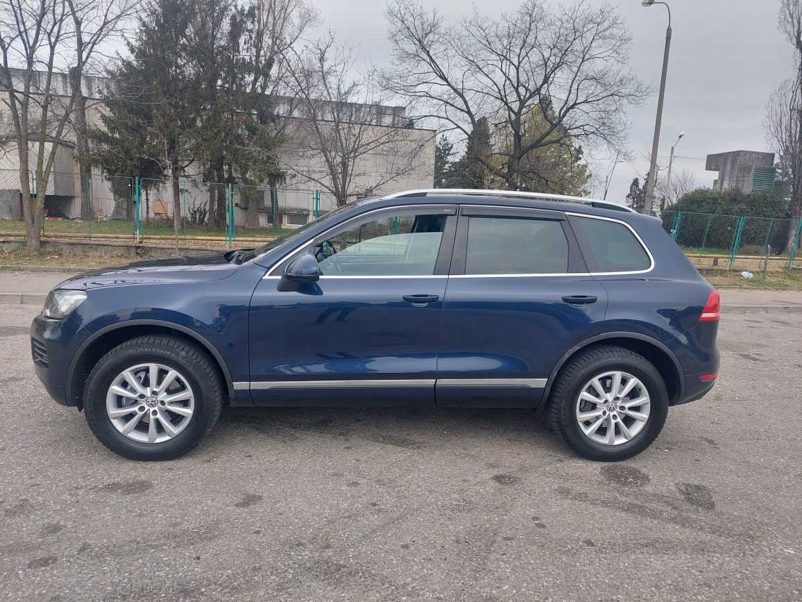 VW Touareg în stare bună.