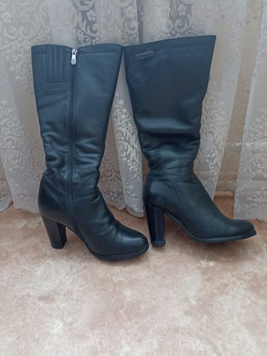 Зимние женские сапоги