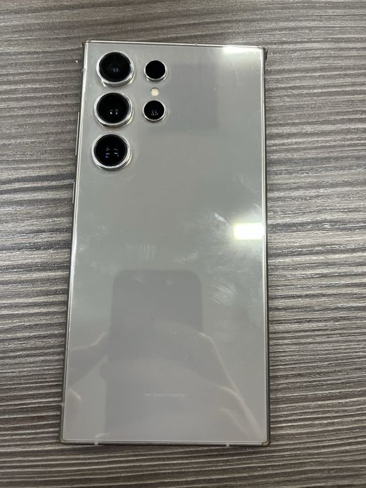 Продам Samsung Galaxy S24 Ultra в отличном состоянии, документы есть