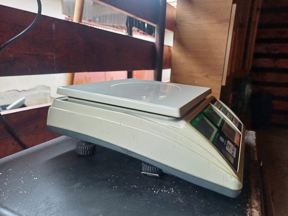 Cântar  metrologie  in stare foarte buna ( suruburi ,piulite ,etc )