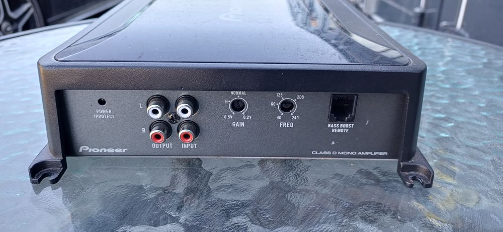 Swoboofer auto, aplificator Pioneer