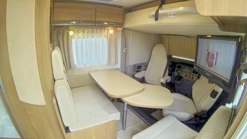 Инегриран Кемпер Hymer Exiss