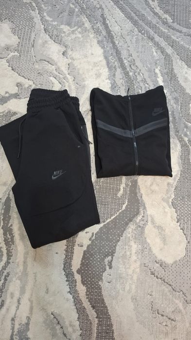 Trening Nike Tech