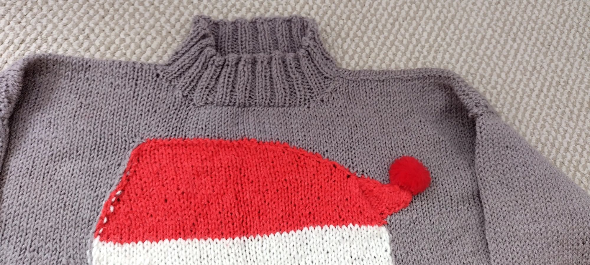 Новогодишен пуловер ръчна изработка от качествена прежда