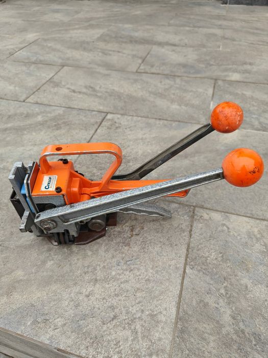 Cyklop PCM-460 mașină de legat cu banda metalica și cleme