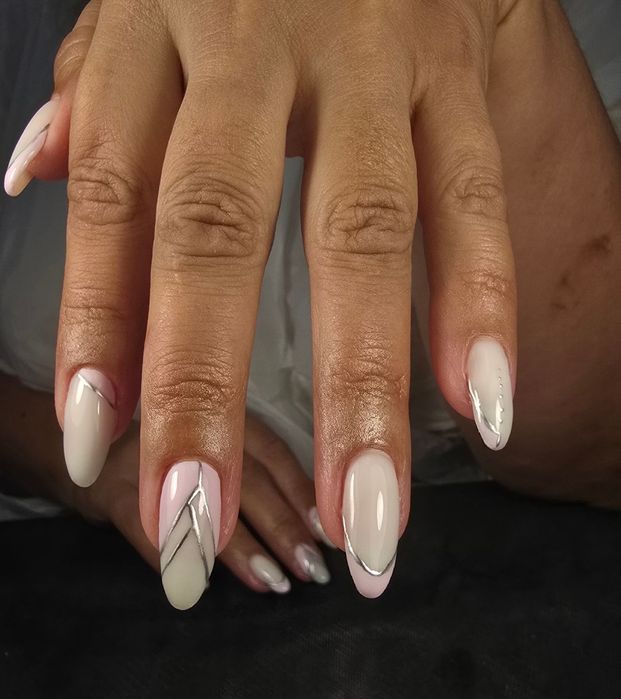 Коледна промоция: Маникюр + Парафинова терапия – празнична цена!