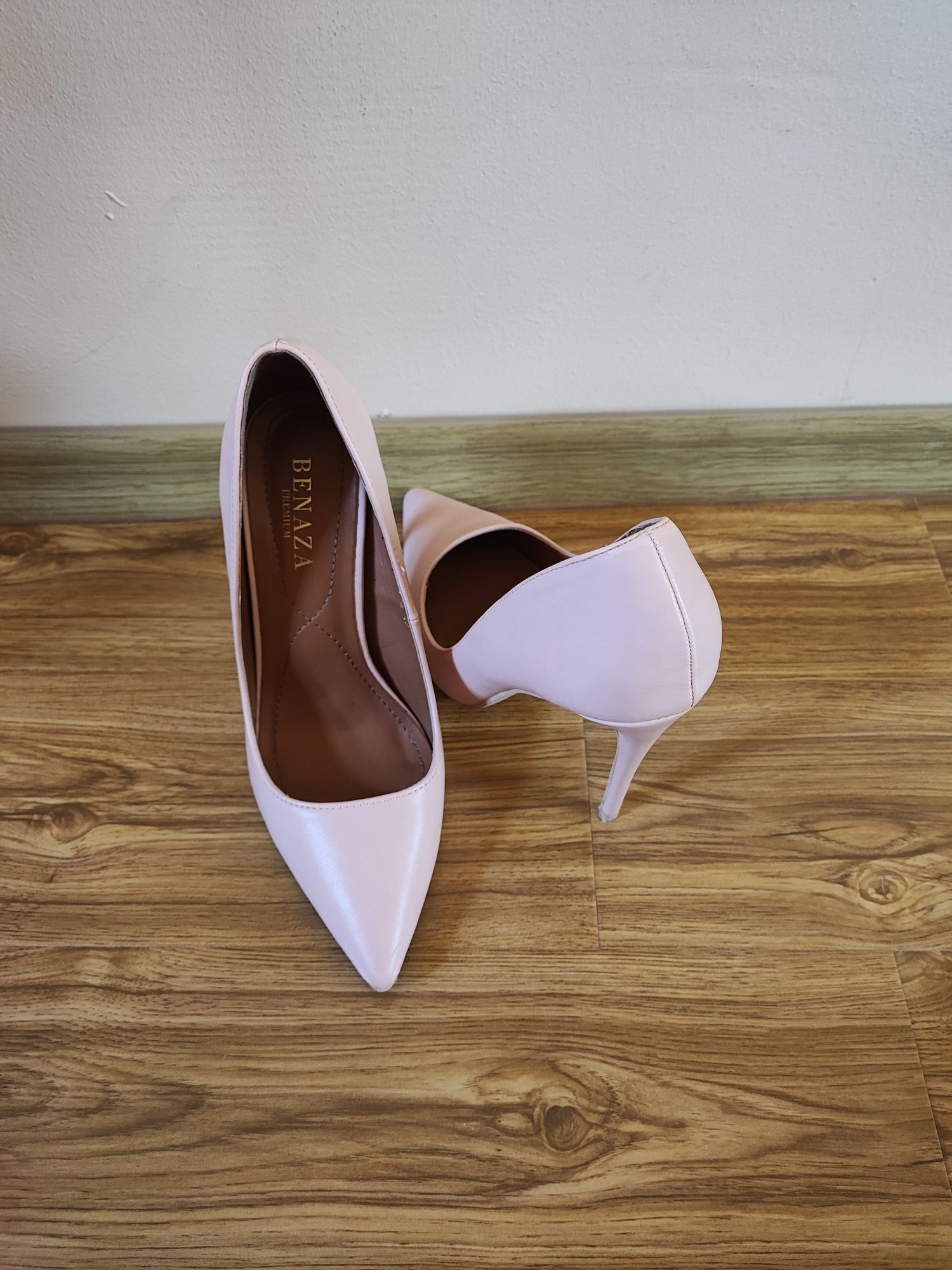 Pantofi stiletto