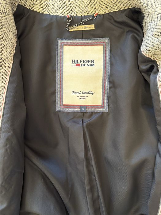 Paltom Hilfinger Denim. Marime S. Pret 900 lei. Stare impecabilă