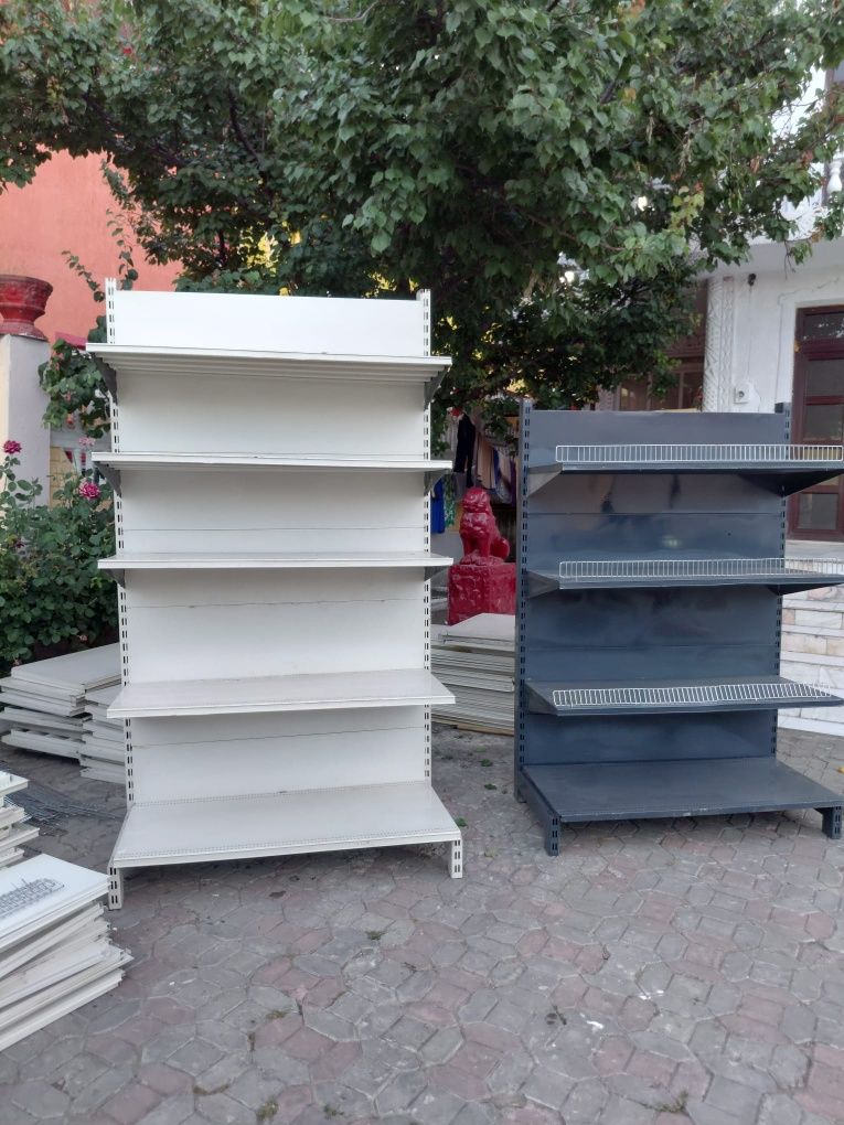 Rafturi pentru magazin