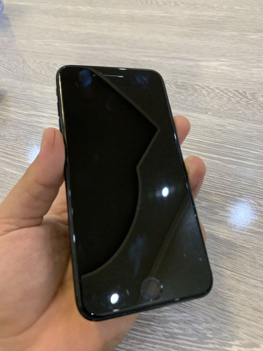 Айфон 7+ чорный цвет