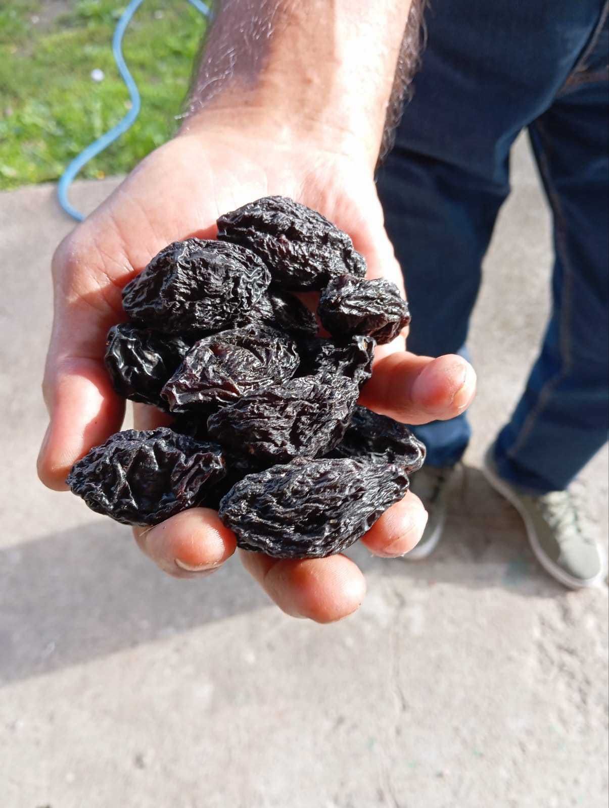 Prune uscate cu sâmburi