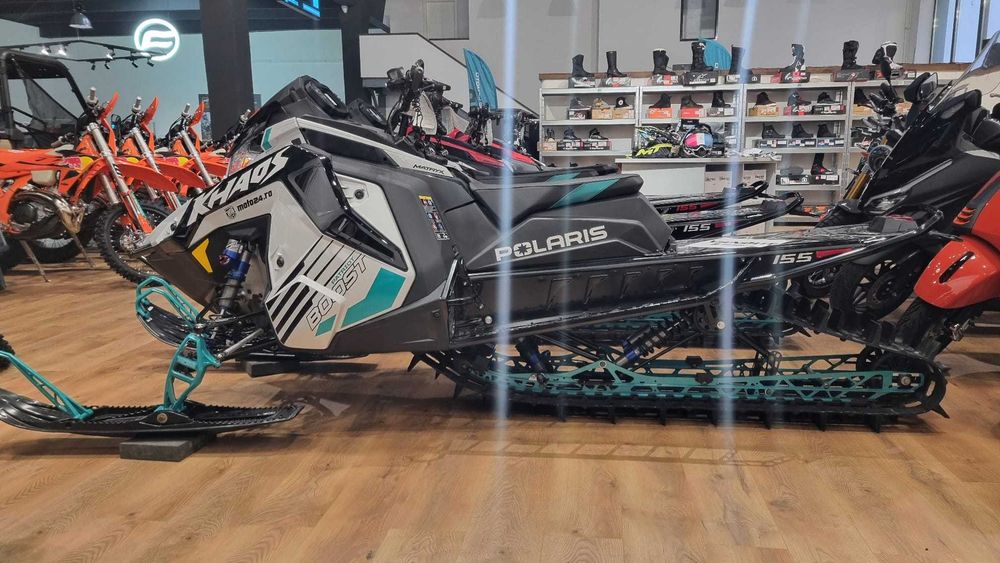 Snowmobil Polaris Boost RMK KHAOS Slash 155 2025