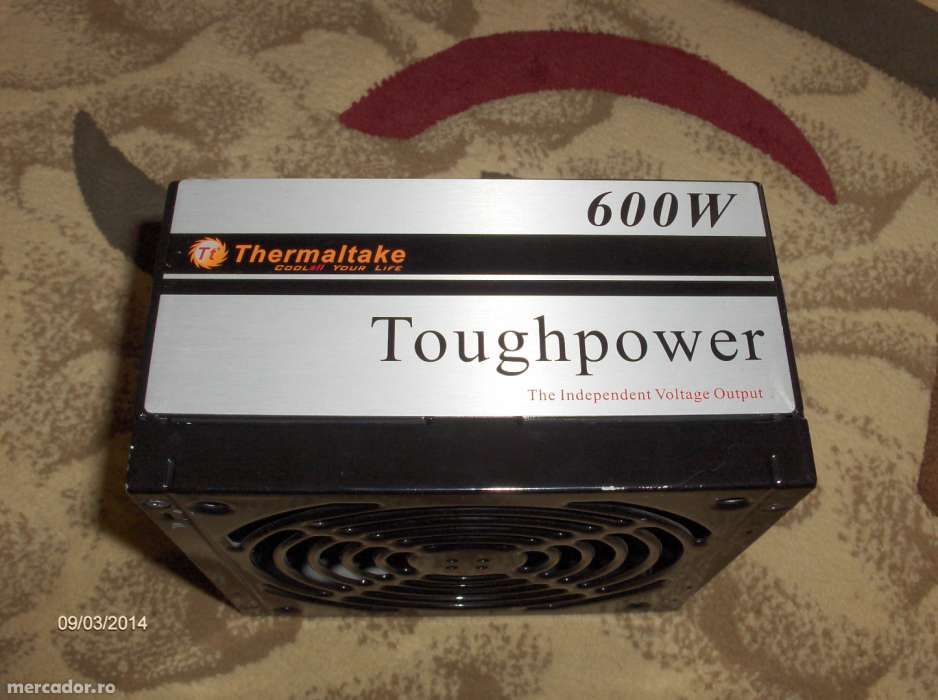 Carcasa metalica de la sursa ThermalTake Toughpower 600W