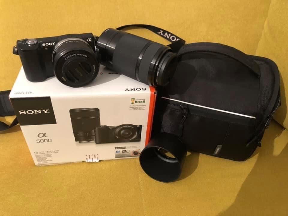 Vand pachet Sony A5000 si obiective