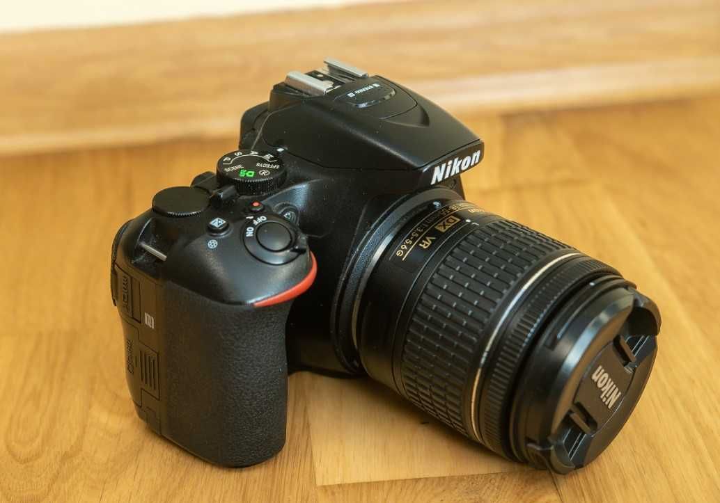 Nikon D5600 kit + obiectiv 18-55mm - 2500 de cadre - Aparat foto DSLR