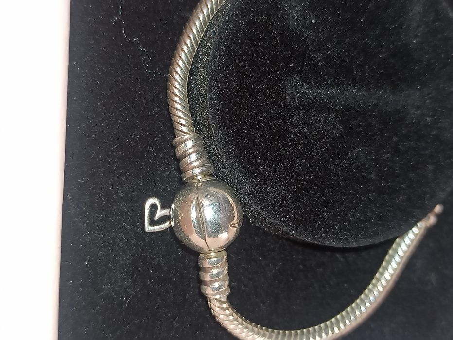 Pandora гривна със закопчалка love