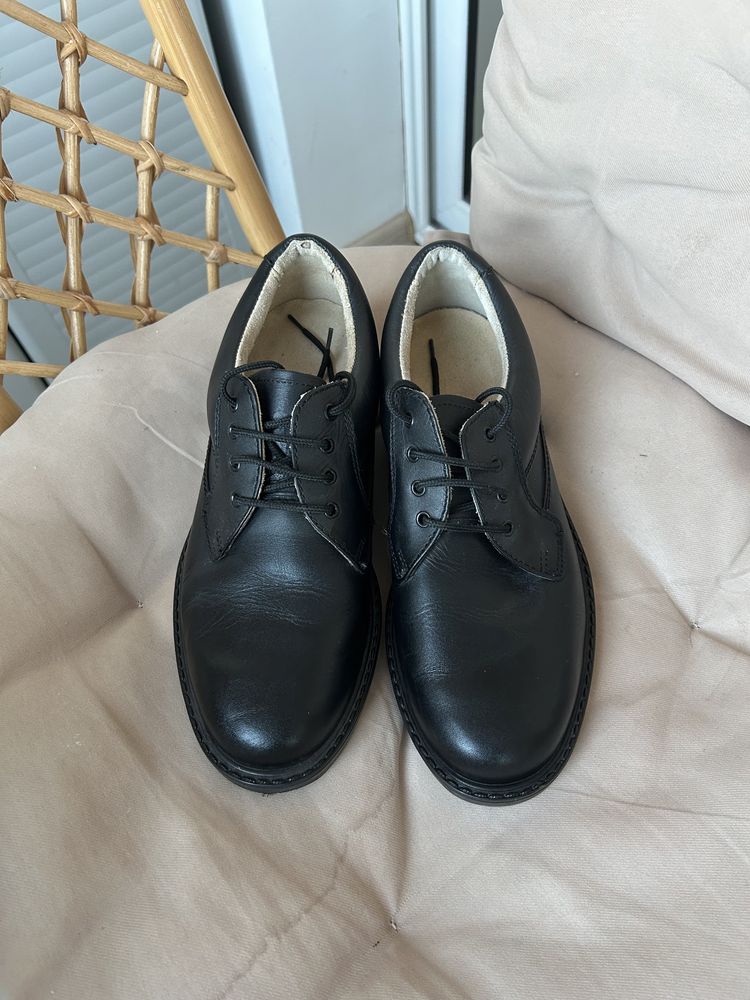 Pantofi din piele