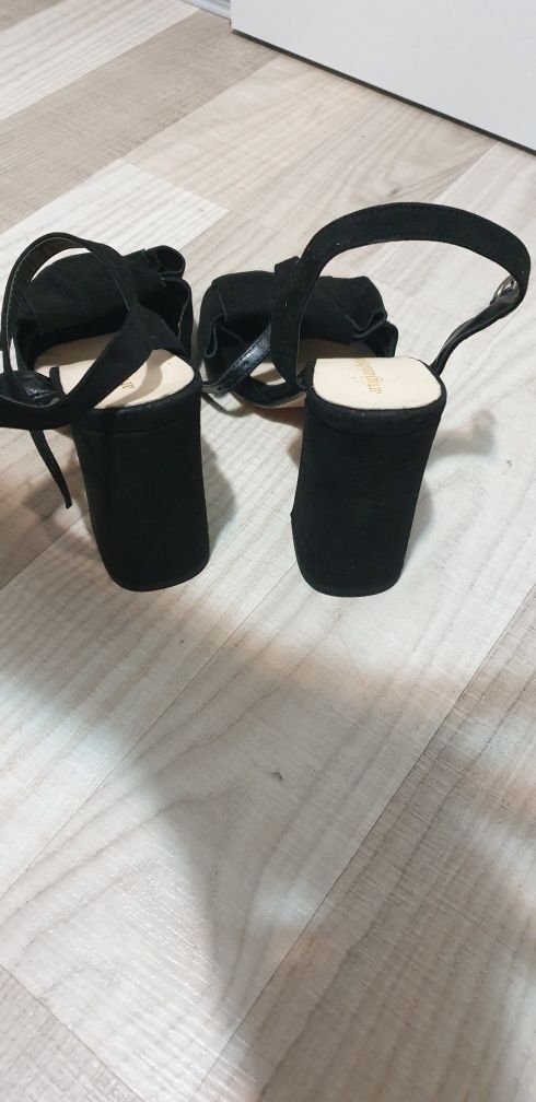 Sandale elegante de  piele naturala  italienesti marime 38