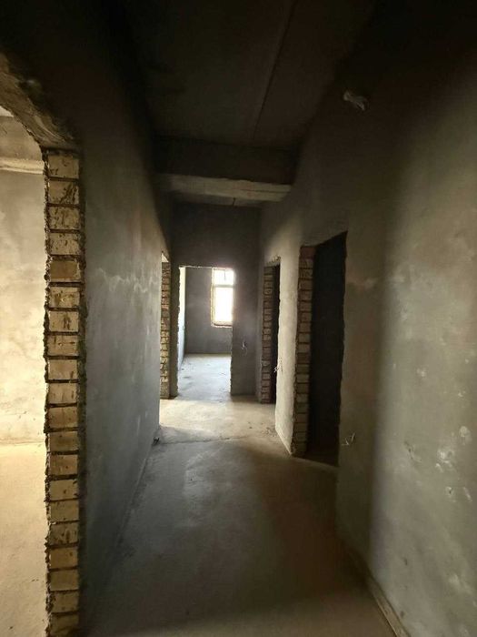 3х комнатная квартира 82кв/м в состоянии коробки по ул.Титова