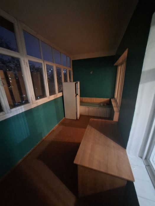 Продаётся на Юнусабаде 4 , 2/4/4 кирпич ,б 2×6м ,ориентир,,Сезам,,