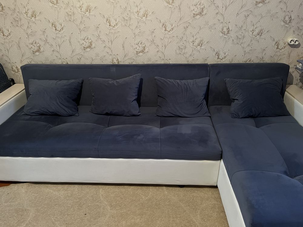 Продам диван в отличном состояний