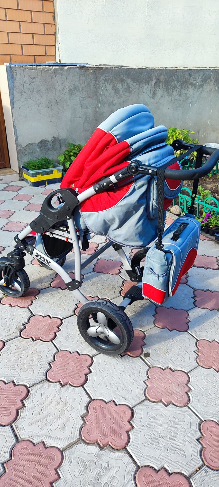 Продам детскую коляску Zeix