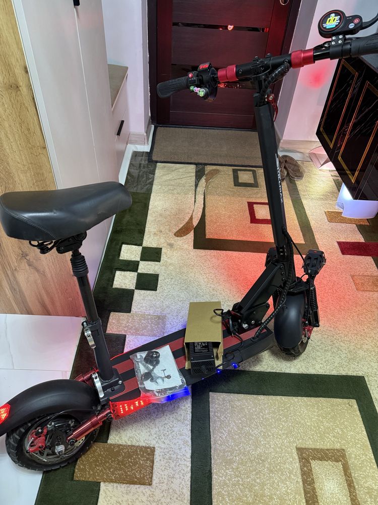 Электро самокат, USER MANUAL C8 Electric Scooter