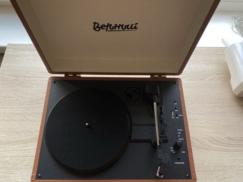 Виниловый проигрыватель Верный Deluxe