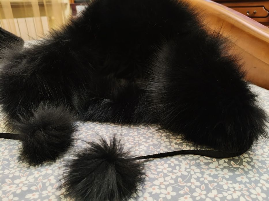 Căciulă blana naturala vulpe polara,cu urechi neagra