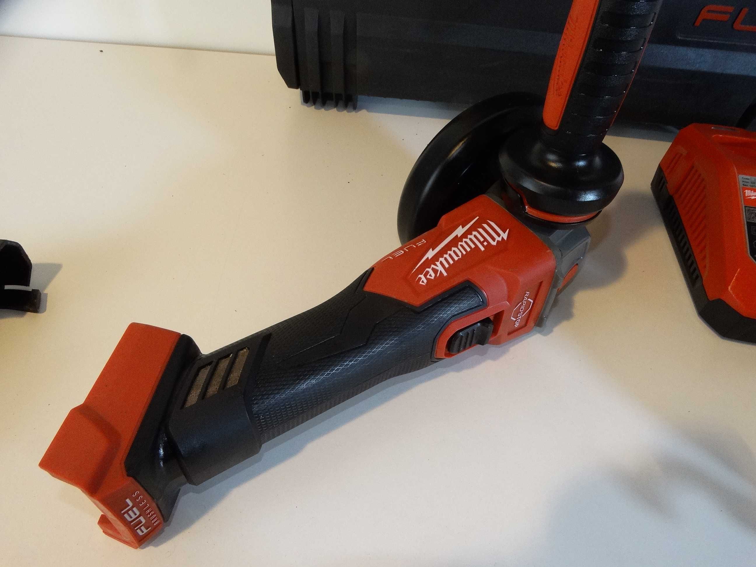 Milwaukee M18 FSAG 125 XB + 5 Ah  - Акумулаторен ъглошлайф