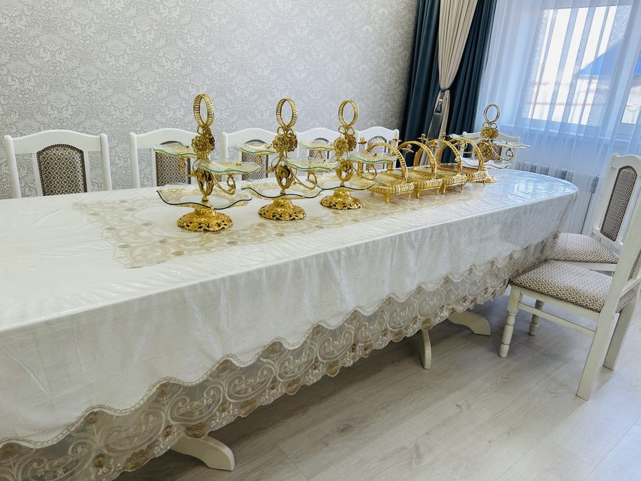 Продается стол со стульми