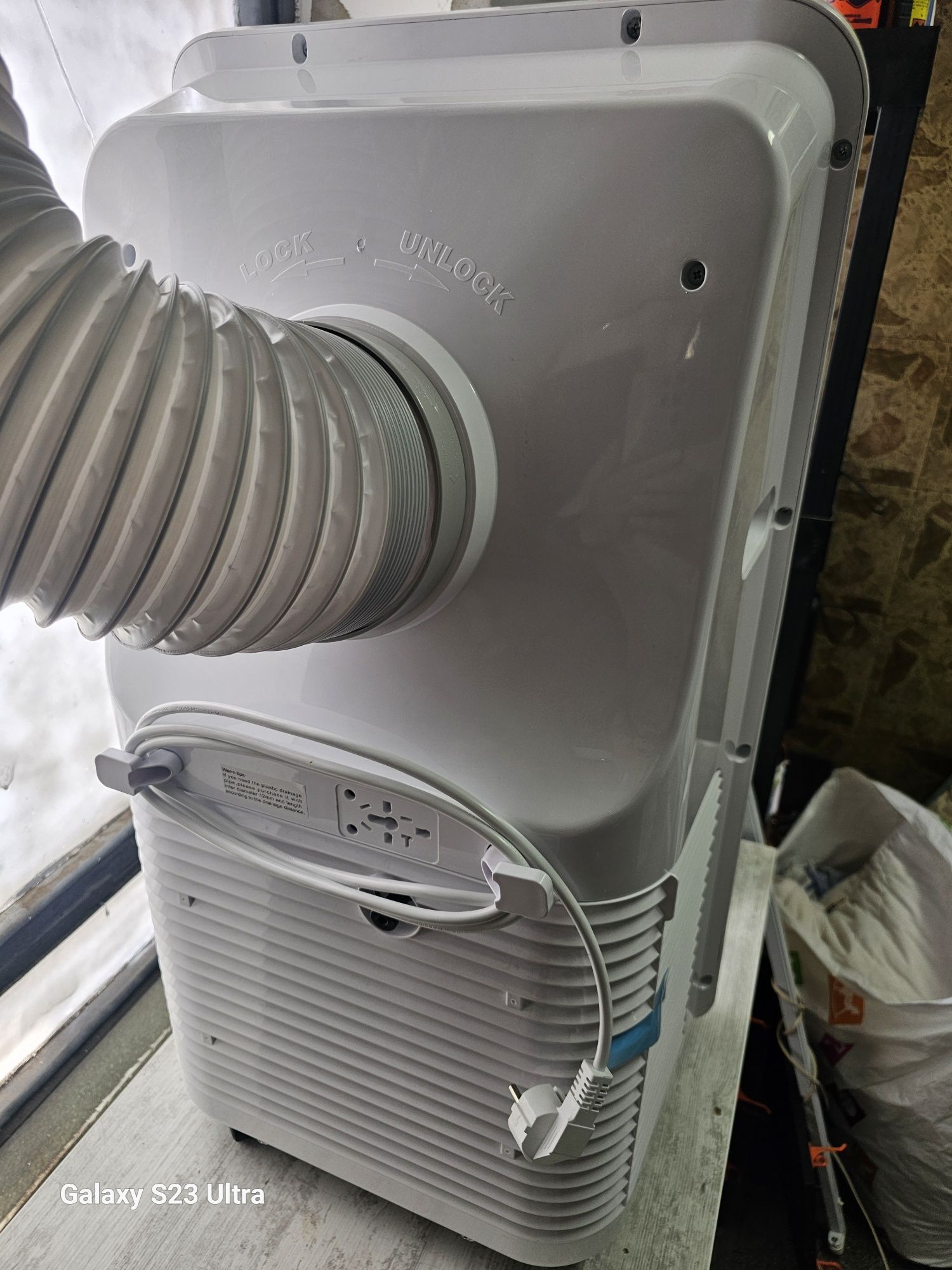 Продавам мобилен климатик Haier