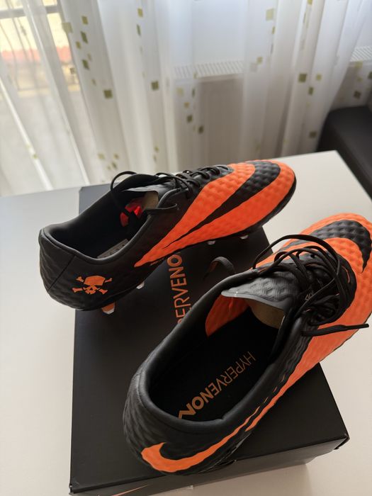 Ghete de fotbal Hypervenom