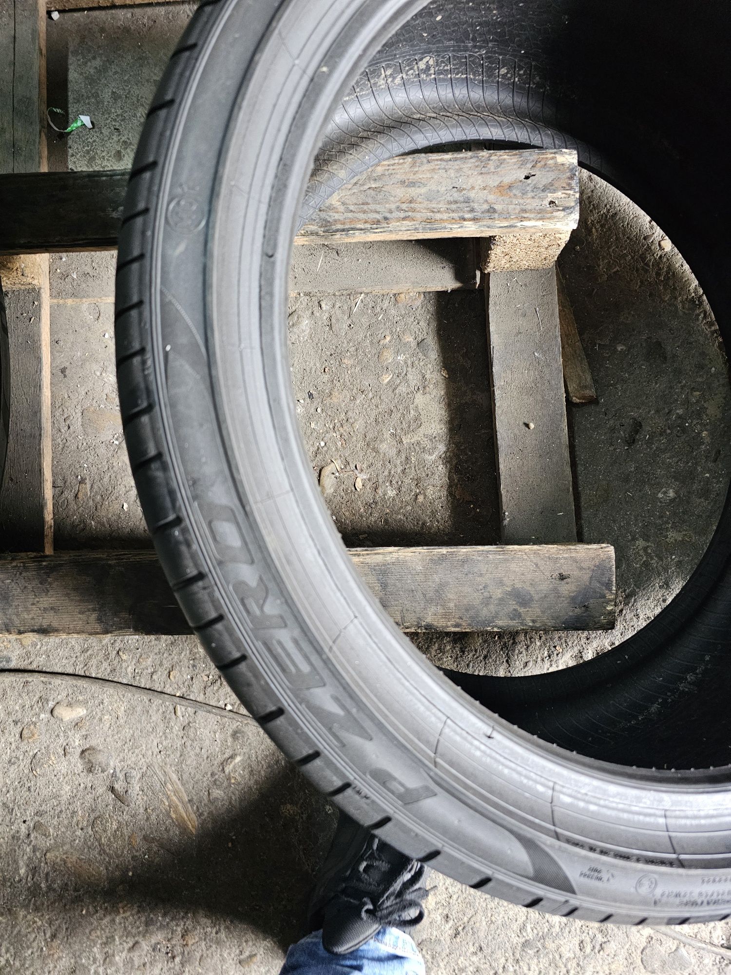 2 anvelope vara 295 30 20 Pirelli Pzero