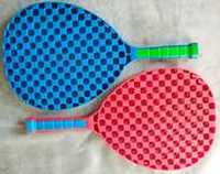 Пара пластмассовых теннисных ракеток, цена за две штуки, 40 см х 20 см