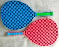 Пара пластмассовых теннисных ракеток, цена за две штуки, 40 см х 20 см