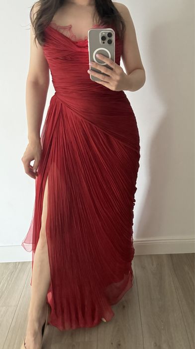 Inchiriez rochie maria lucia hohan