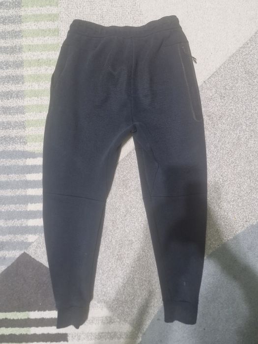 Pantaloni tech negri