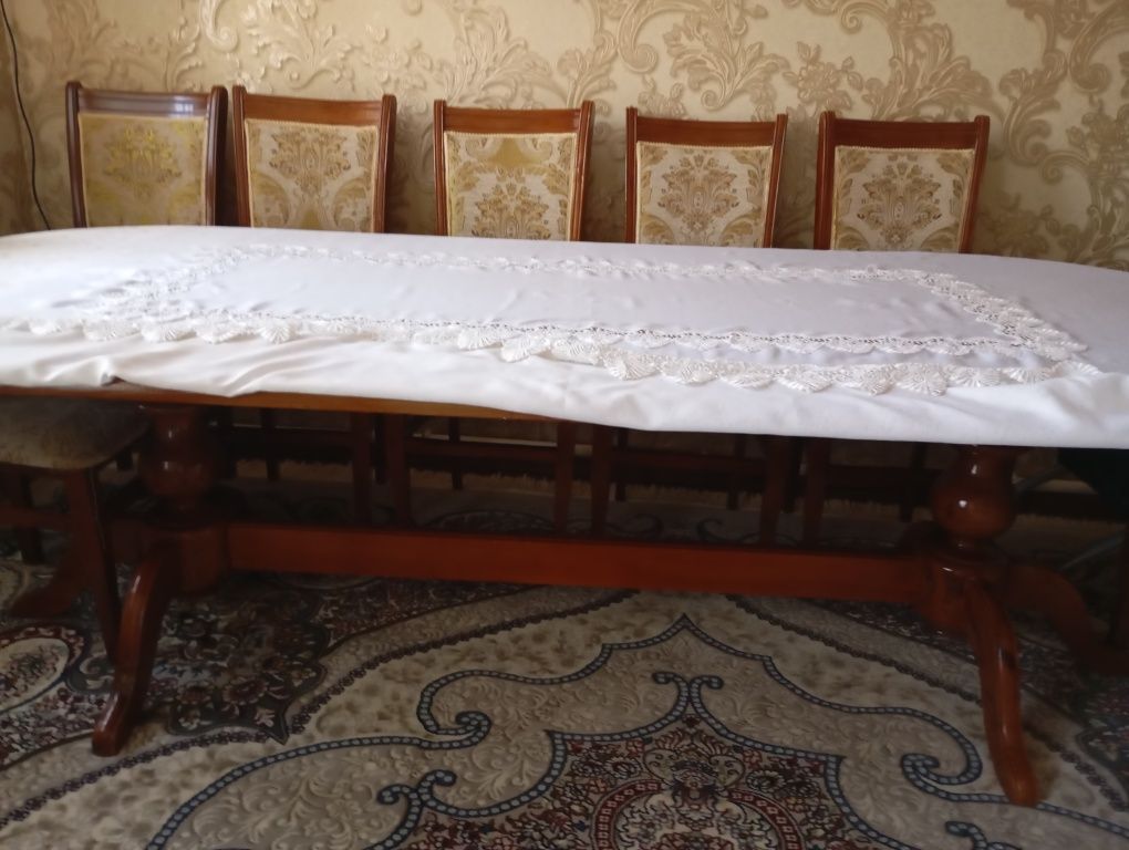 Стол и 10 стульев