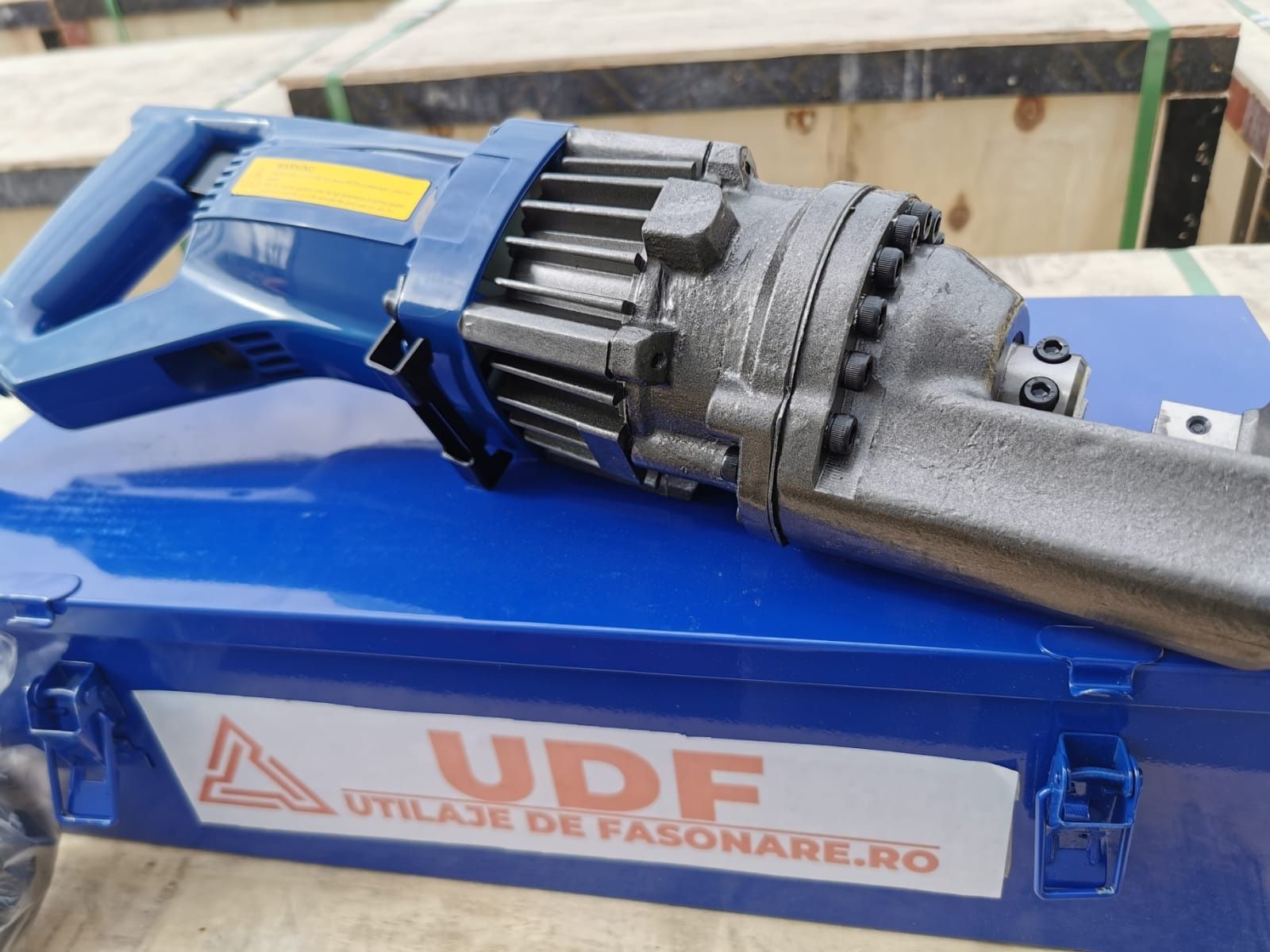 Masina de debitat otel beton portabila UDF 16F

tipul – electro-hidrau