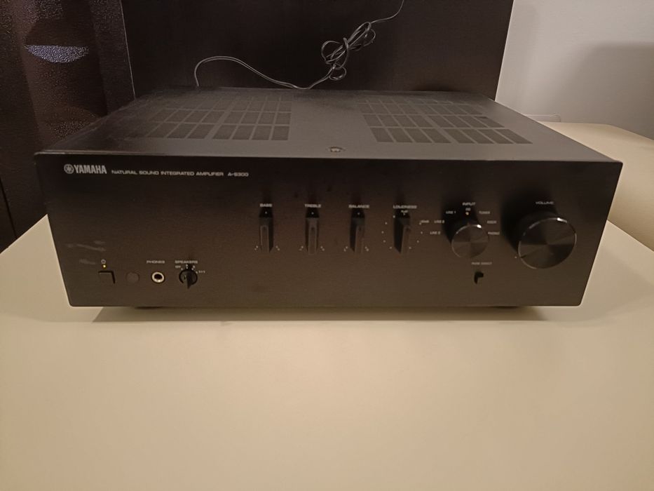 Yamaha AS 300, amplificator stereo 2x100W,  sunet extraordinar!