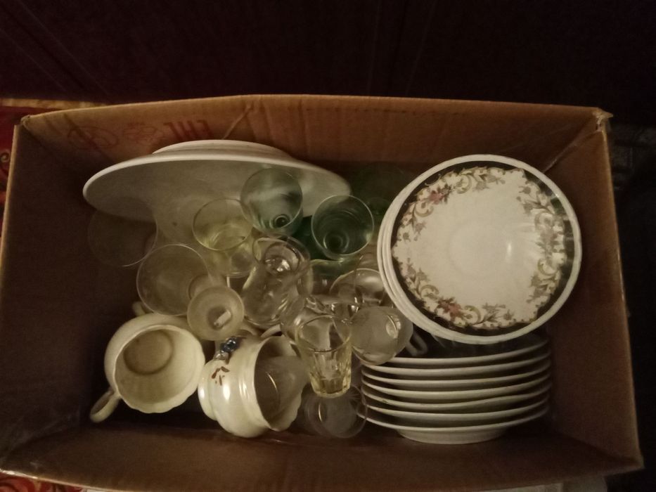 Даром посуда б/у.